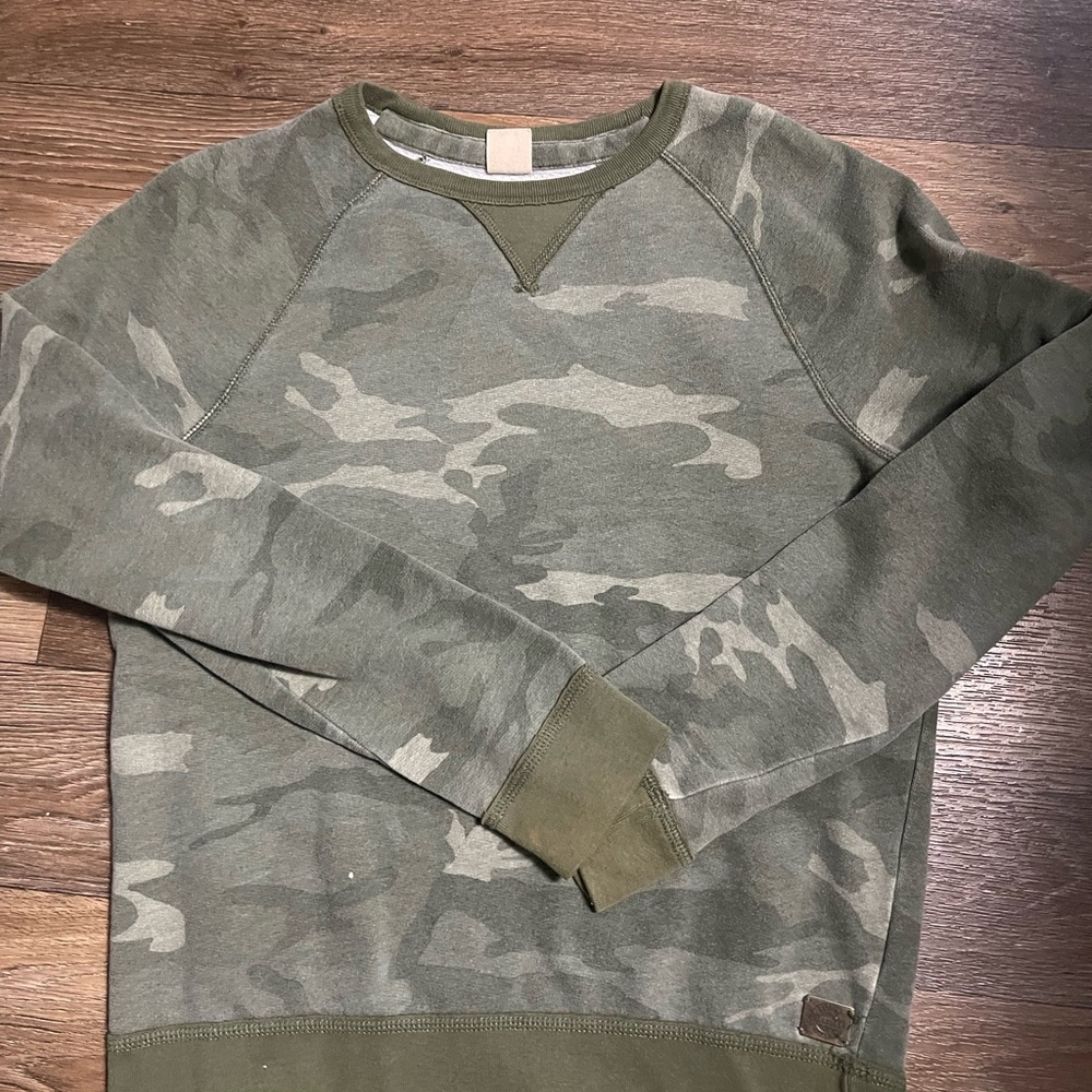 Hollister Women's Camouflage Sweatshirt - Green
